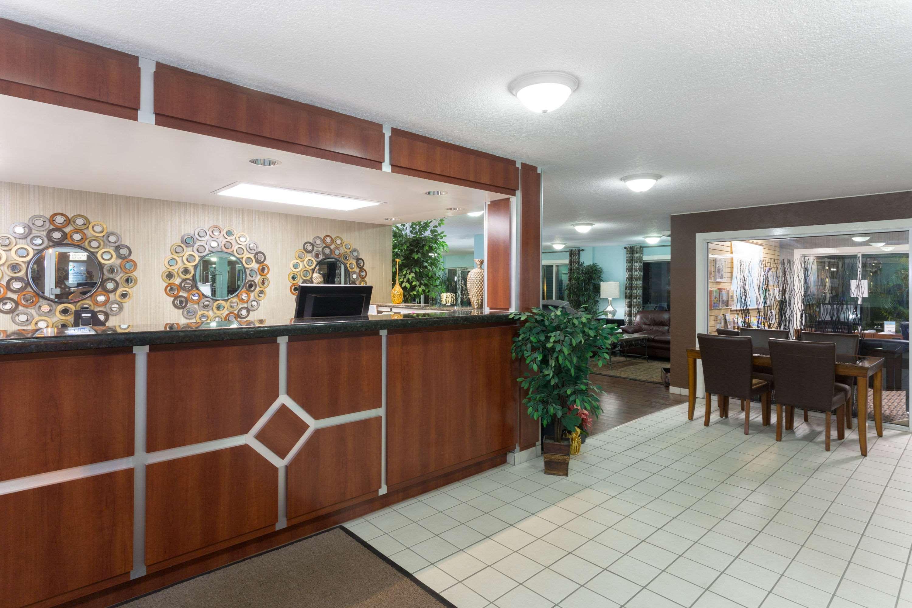 Days Inn By Wyndham Port Charlotte Town Center Экстерьер фото
