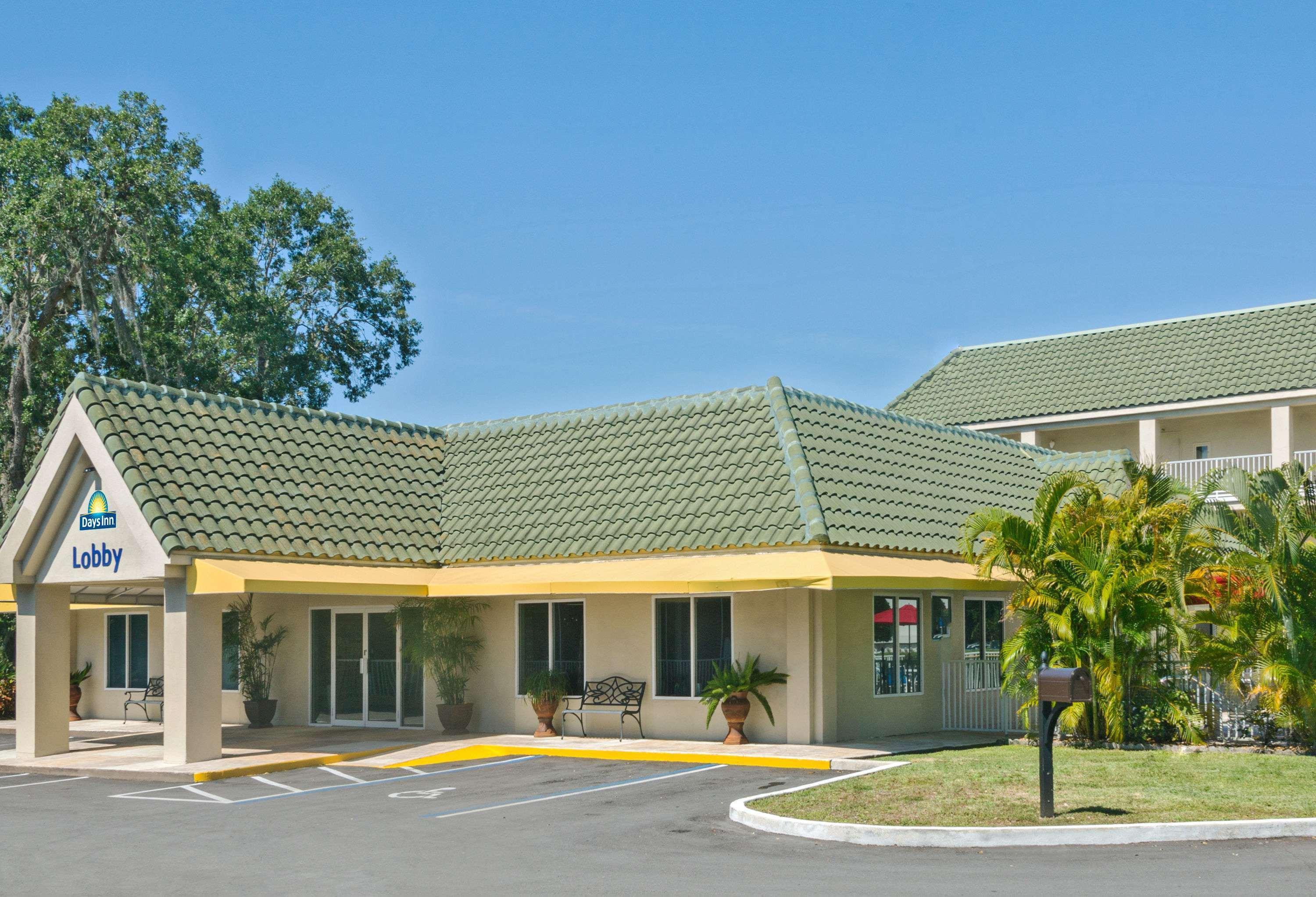 Days Inn By Wyndham Port Charlotte Town Center Экстерьер фото