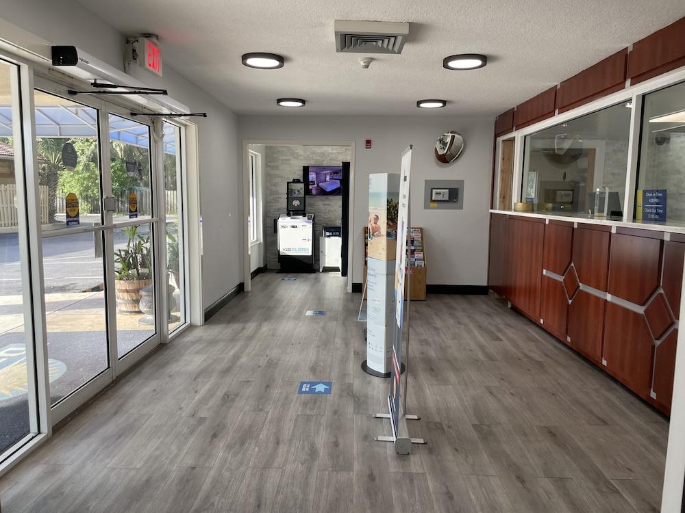 Days Inn By Wyndham Port Charlotte Town Center Экстерьер фото
