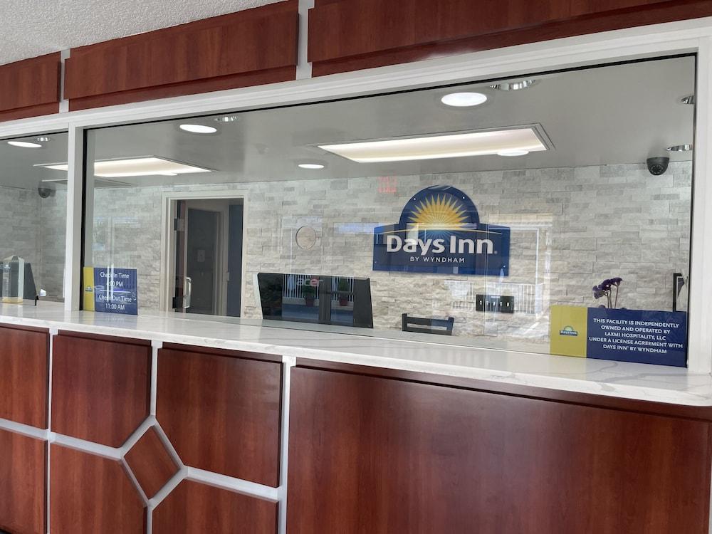 Days Inn By Wyndham Port Charlotte Town Center Экстерьер фото