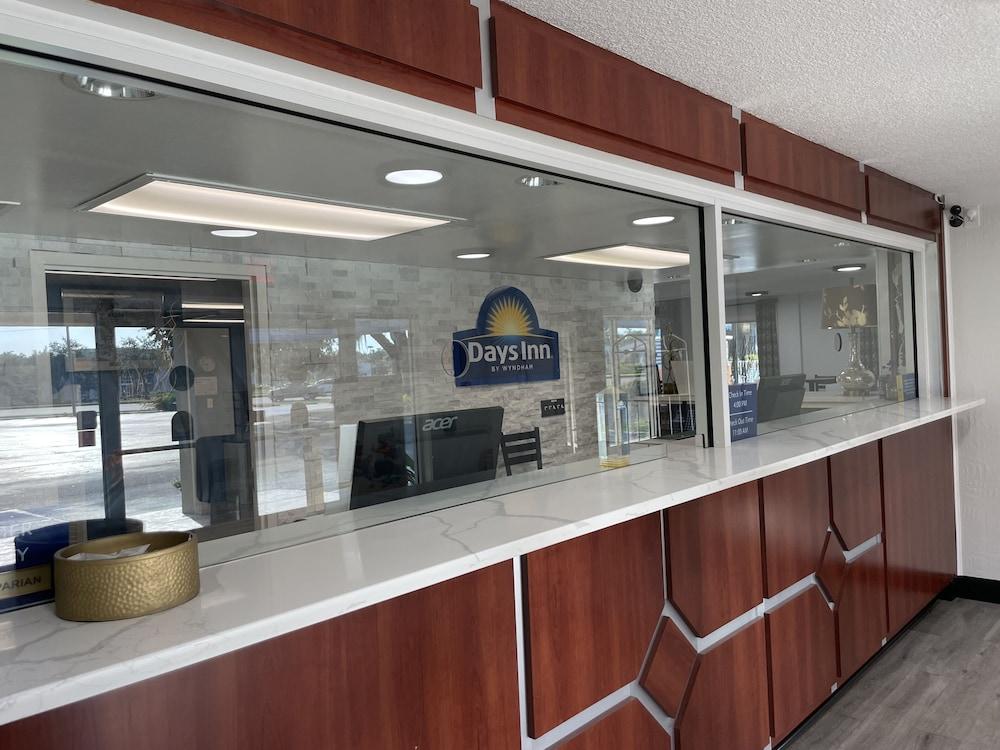 Days Inn By Wyndham Port Charlotte Town Center Экстерьер фото