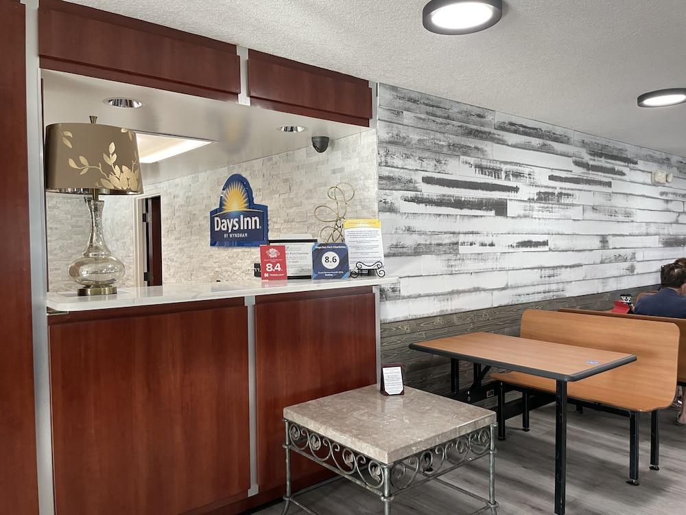 Days Inn By Wyndham Port Charlotte Town Center Экстерьер фото