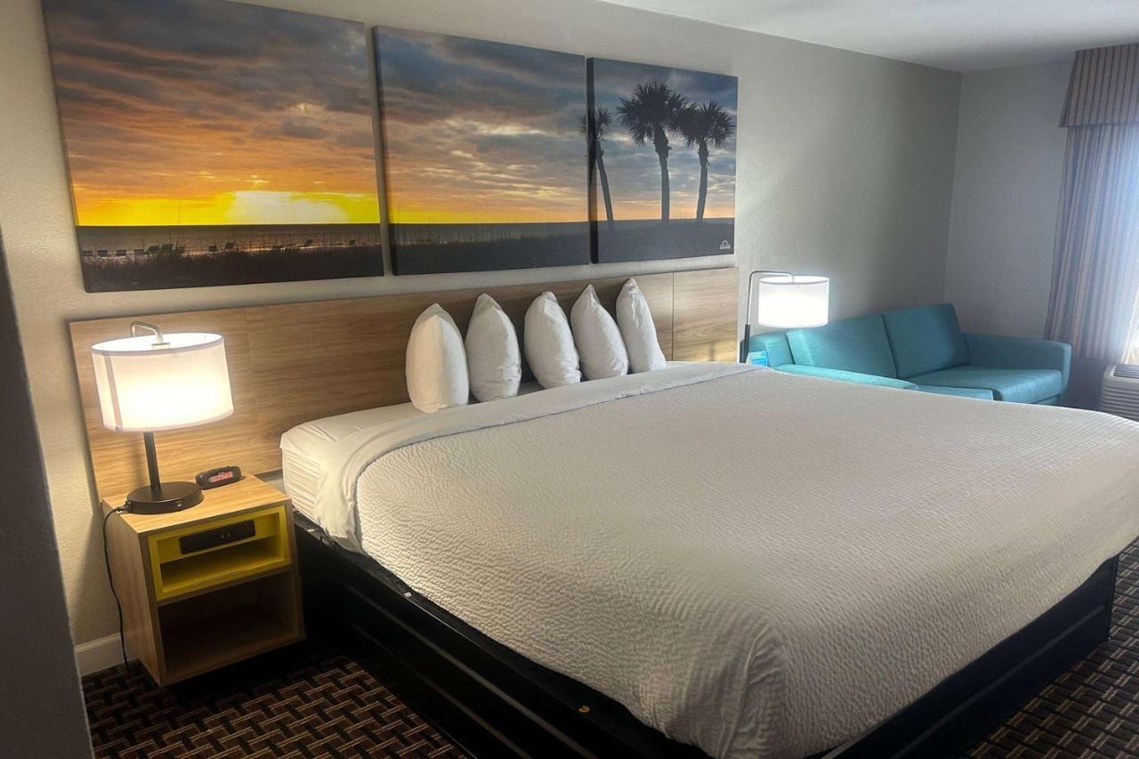 Days Inn By Wyndham Port Charlotte Town Center Экстерьер фото