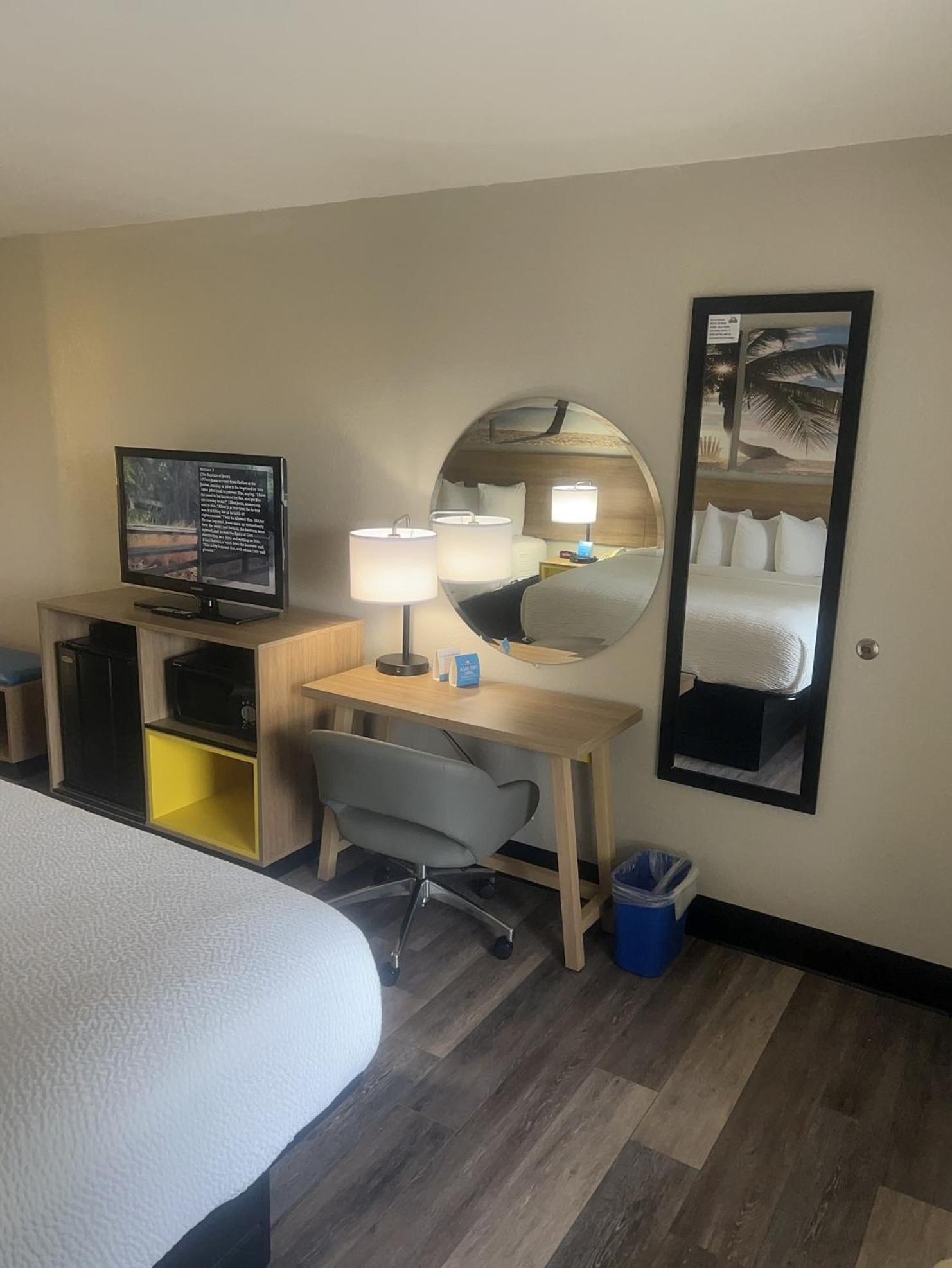 Days Inn By Wyndham Port Charlotte Town Center Экстерьер фото