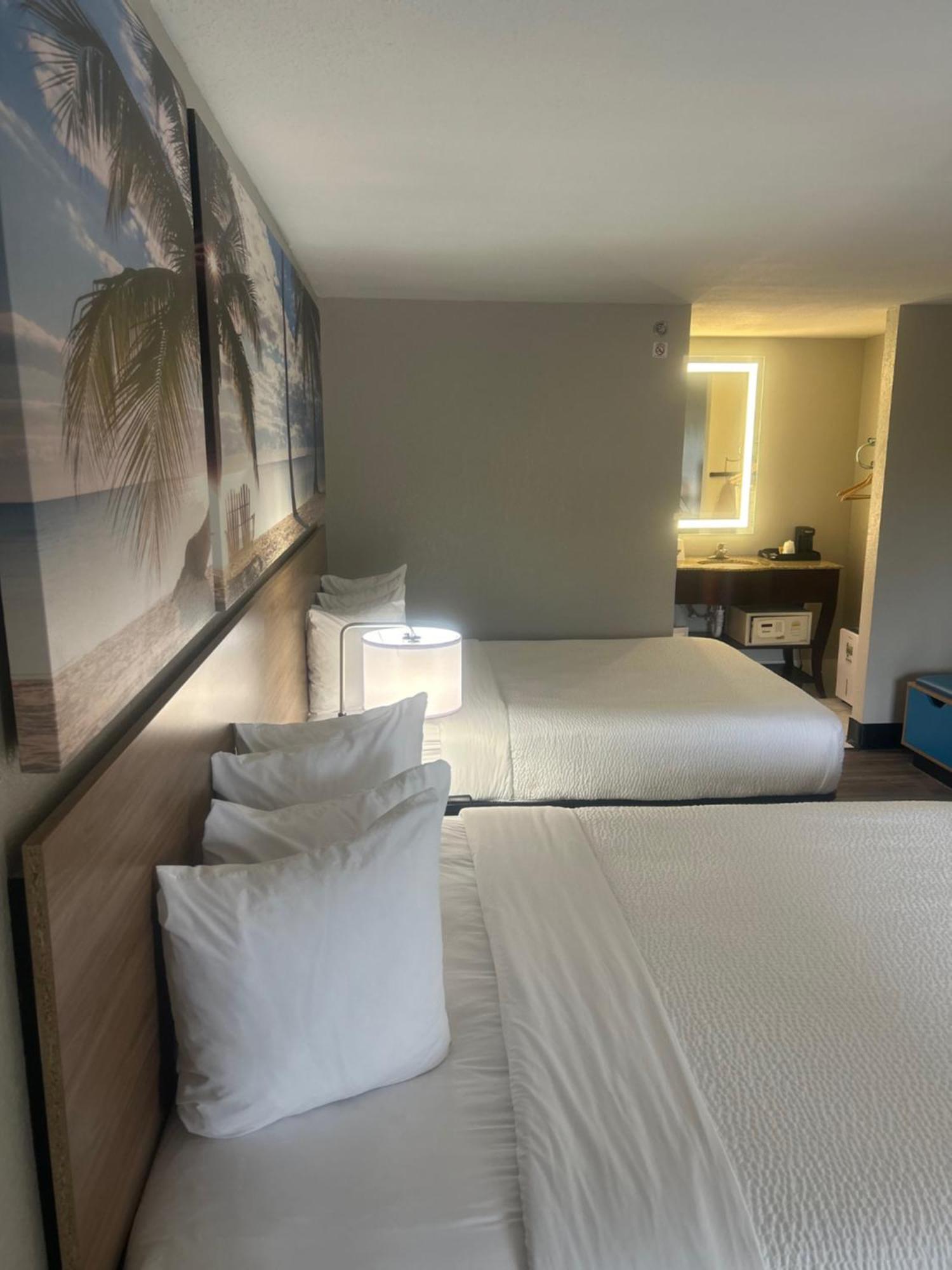Days Inn By Wyndham Port Charlotte Town Center Экстерьер фото